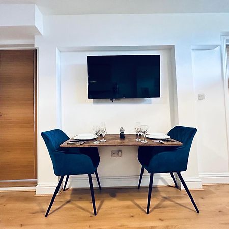 Private 2 Bed Guest House - Van Parking, M25 & A1 Connections Potters Bar Exteriör bild