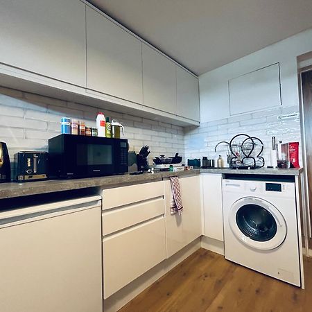 Private 2 Bed Guest House - Van Parking, M25 & A1 Connections Potters Bar Exteriör bild
