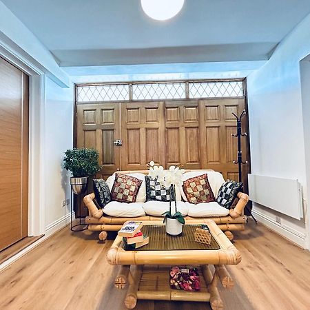 Private 2 Bed Guest House - Van Parking, M25 & A1 Connections Potters Bar Exteriör bild