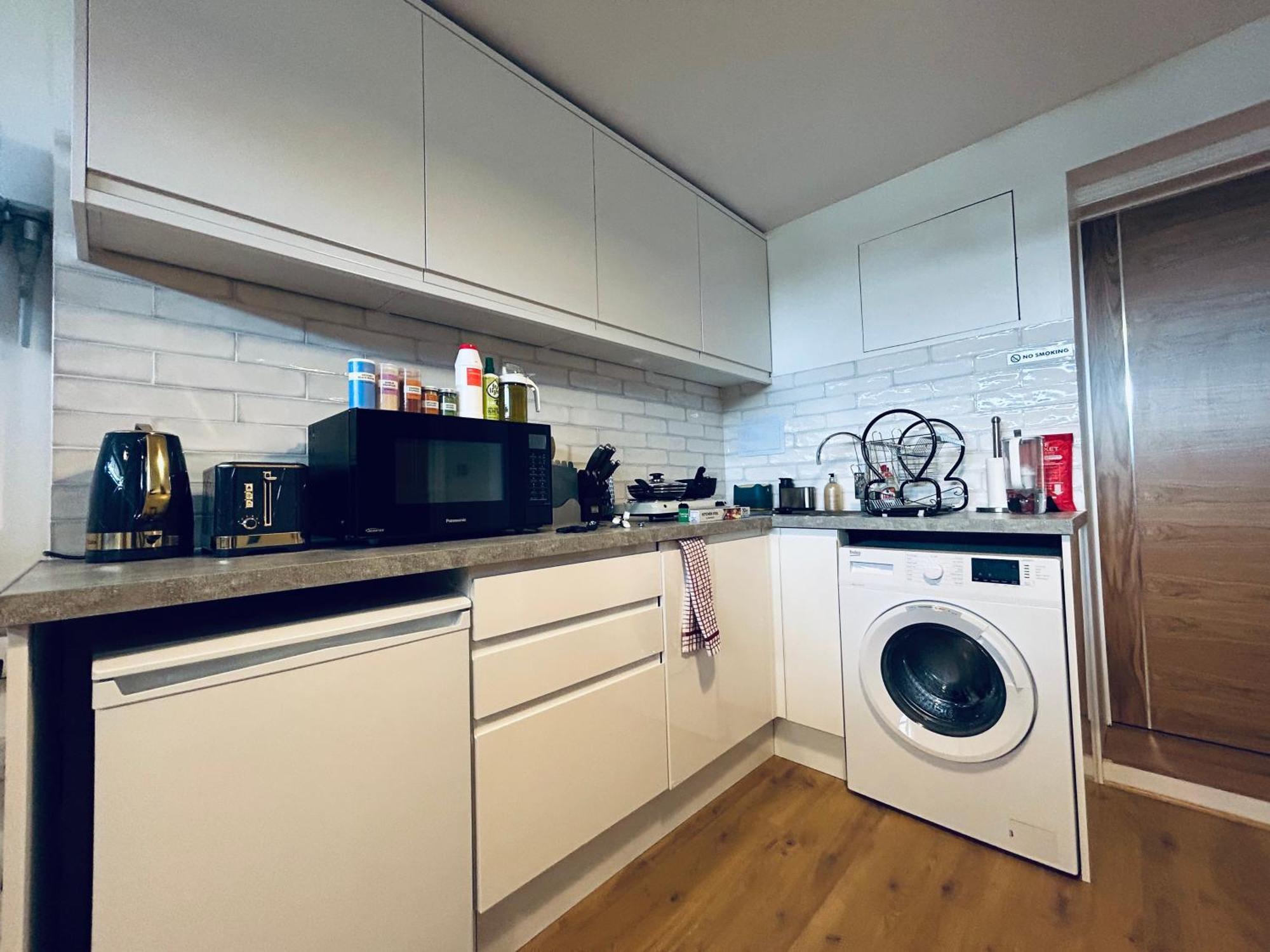 Private 2 Bed Guest House - Van Parking, M25 & A1 Connections Potters Bar Exteriör bild