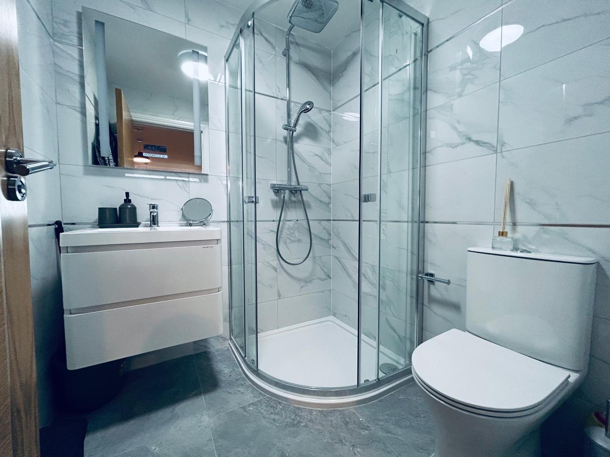 Private 2 Bed Guest House - Van Parking, M25 & A1 Connections Potters Bar Exteriör bild
